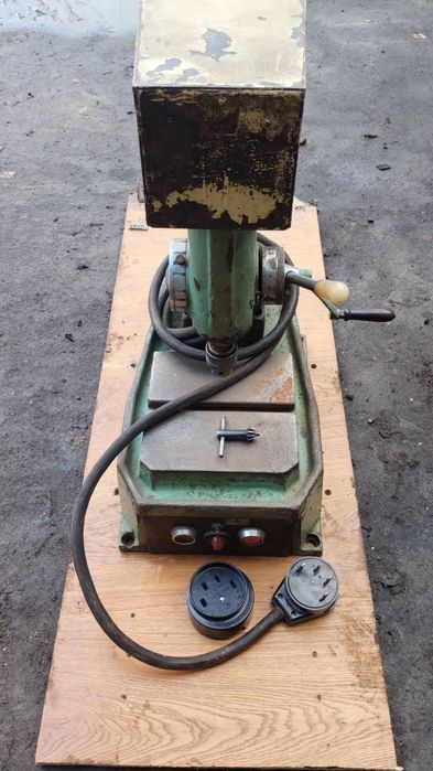 Продається сверлильний верстат