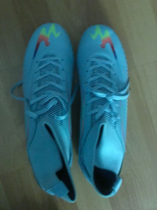 Футбольні сороконіжки Nike