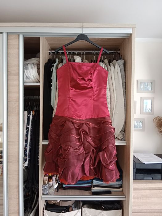 Czerwona satynowa wieczorowa sukienka z marszczeniem h&m M