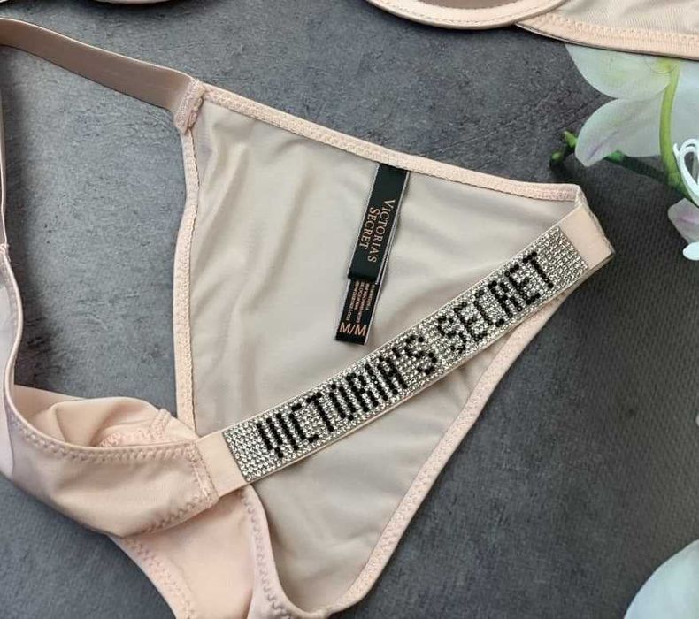 Бразиліани Victoria's Secret. Женские трусики/белье Виктория Сикрет