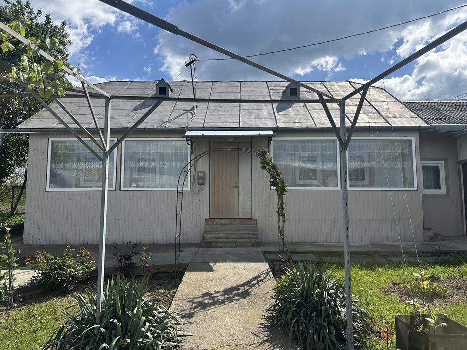 Будинок біля Чернівців за доступною ціною — готовий для проживання