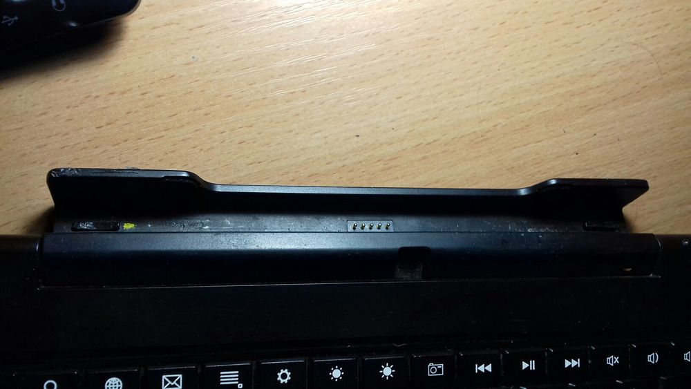 Планшет 2 в 1 Intel Netbook SmartTab 10" 1/32  НА ЗАПЧАСТИ