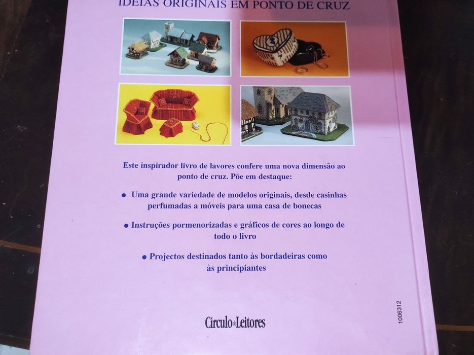 Livro de Ideias Originais em Ponto Cruz.