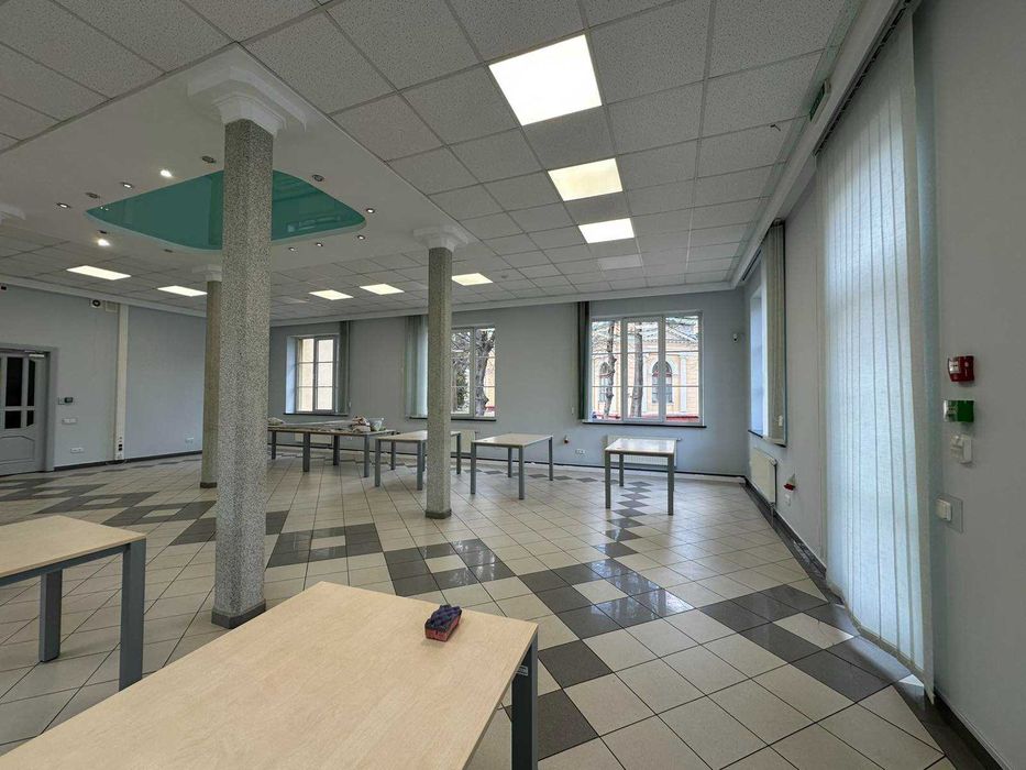 Оренда офісу на вул. Самчука (Стрийський парк). 120кв.м. 1й поверх