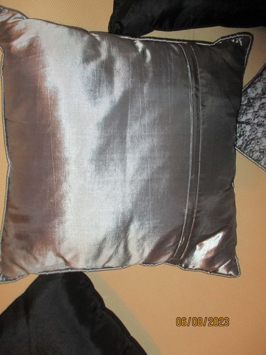 3 almofadas e 1 fronha para decoração