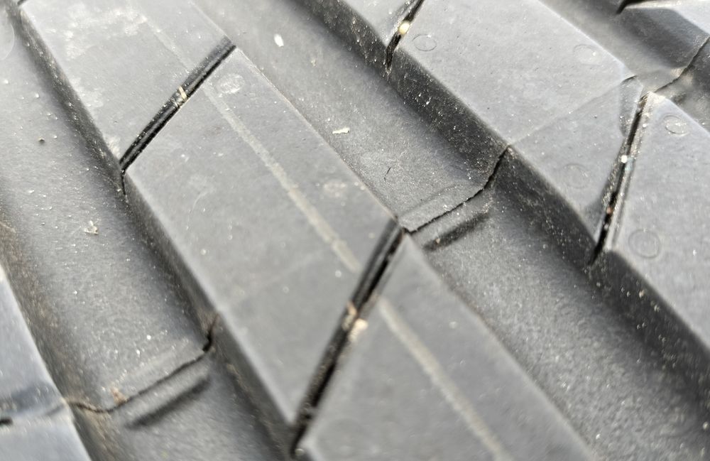 Opony Bridgestone Turanza T005 225/40R19 93W DOT 1224 Jak nowe