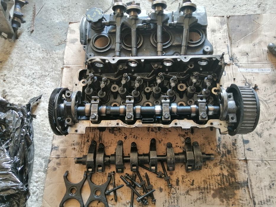 Гбц головка розпредвал Mazda 6 GG 2.0 дизель RF5C коромисло