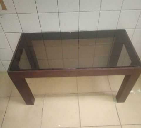 Mesa com tampo de vidro