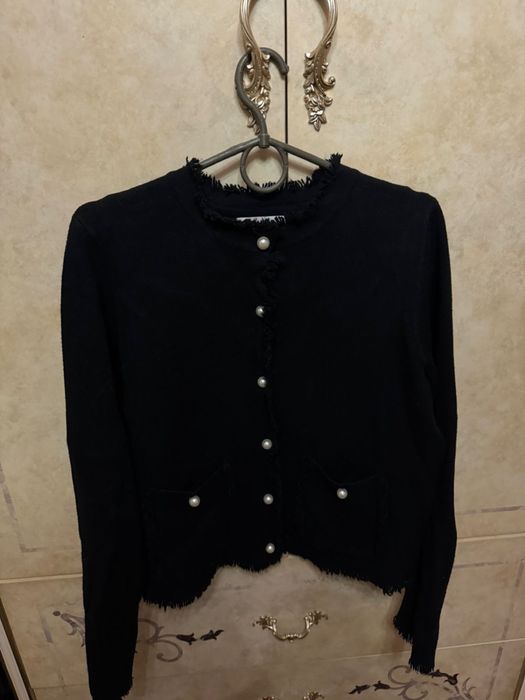 Жіноча кофтинка чорна з перлинками