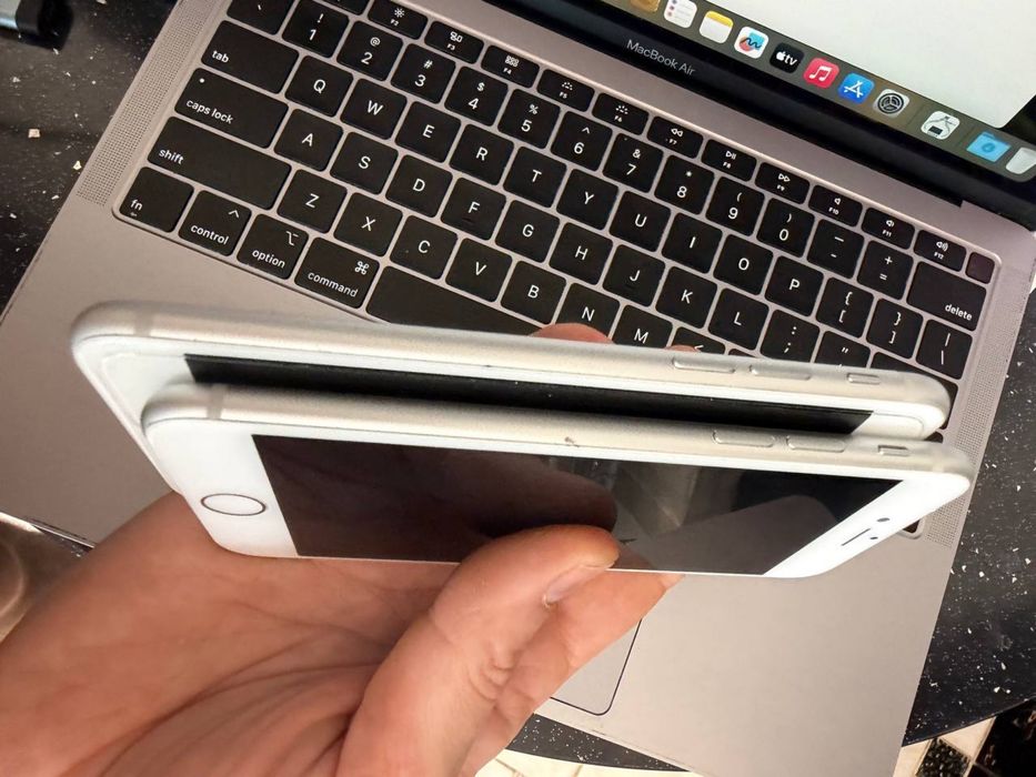 Лот iphone 8 на запчасти