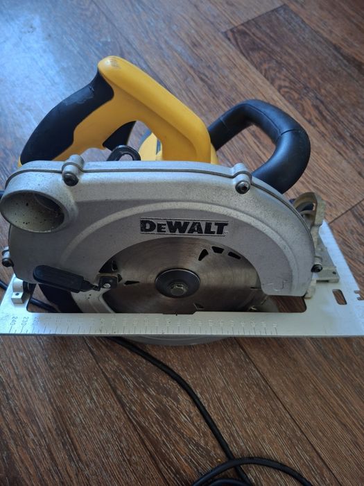дискова пила Dewalt dwe560- qs