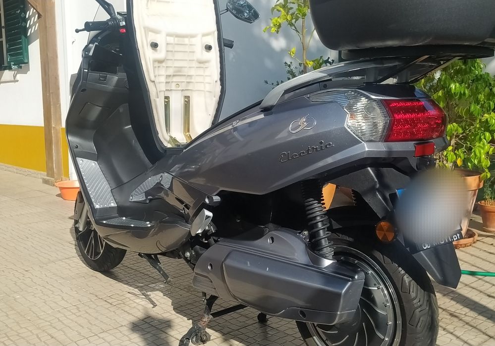 Moti Maxi (E- Fun Puma) Maxi Scooter Elétrica