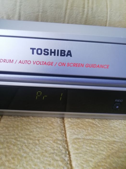Видеомагнитофон Toshiba V-E30. Под ремонт.
