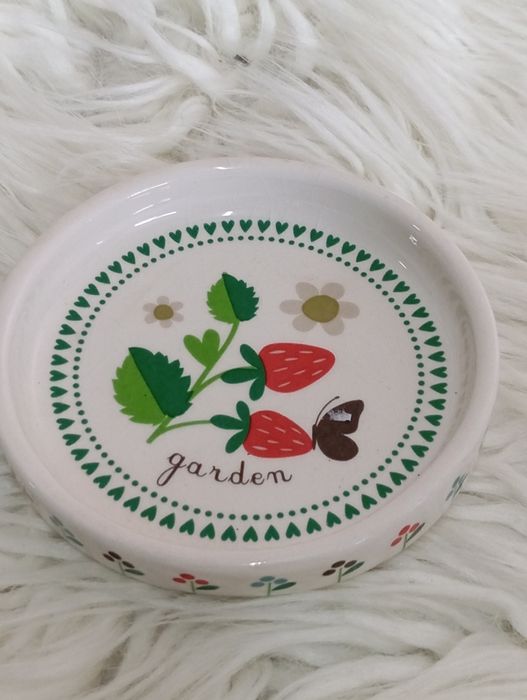 Ceramiczny kubek z podstawką