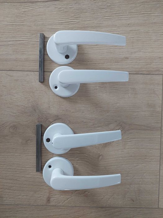 Klamki biale 2szt/1szt za 5zl.