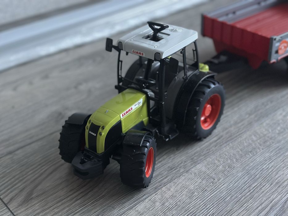 Спецтехніка Bruder Трактор Claas Nectis 267F