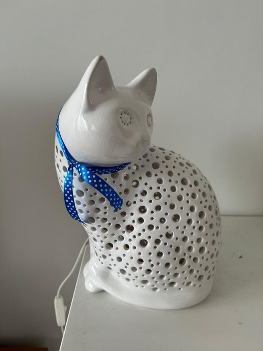 Lampa w kształcie kotka, ceramika z Bolesławca