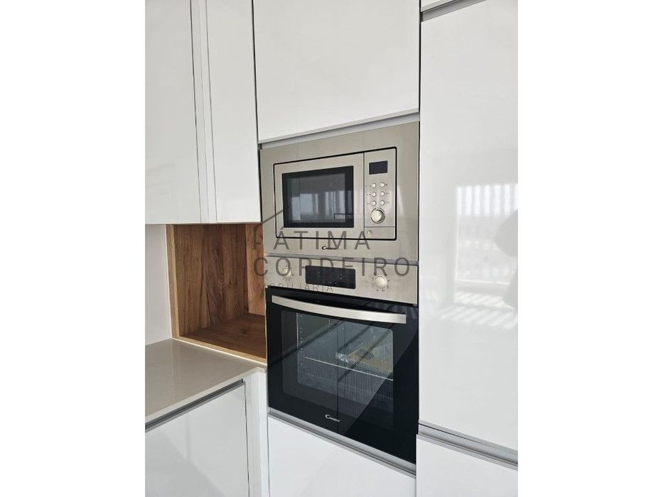 Apartamento T2 em Santa Marta do Pinhal com arrecadação , em fase d...