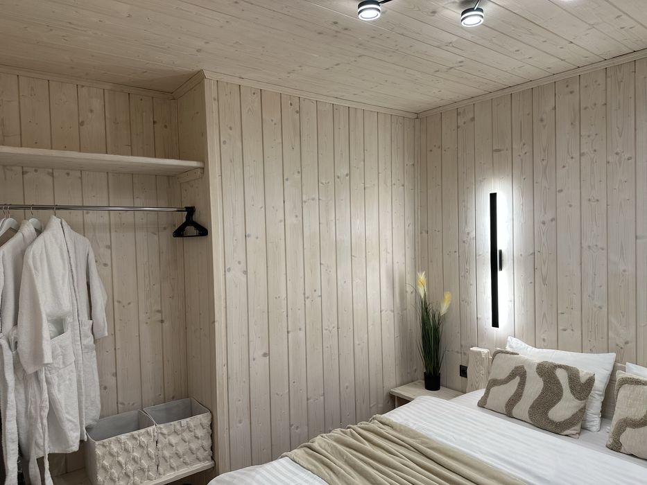 Нові сучасні котеджі біля Східниці з чаном джакузі