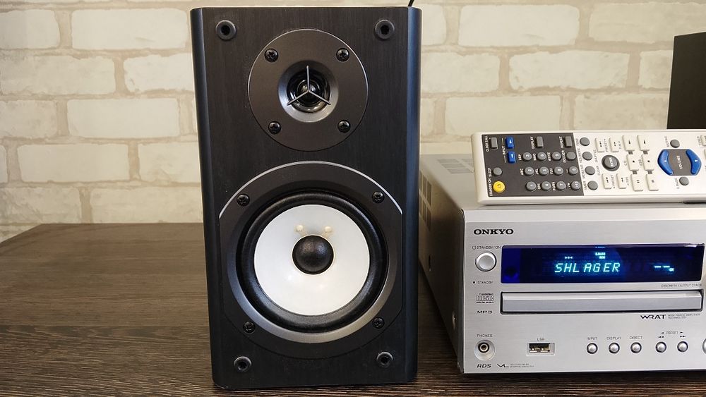 ONKYO CR-525 CD recever 2008