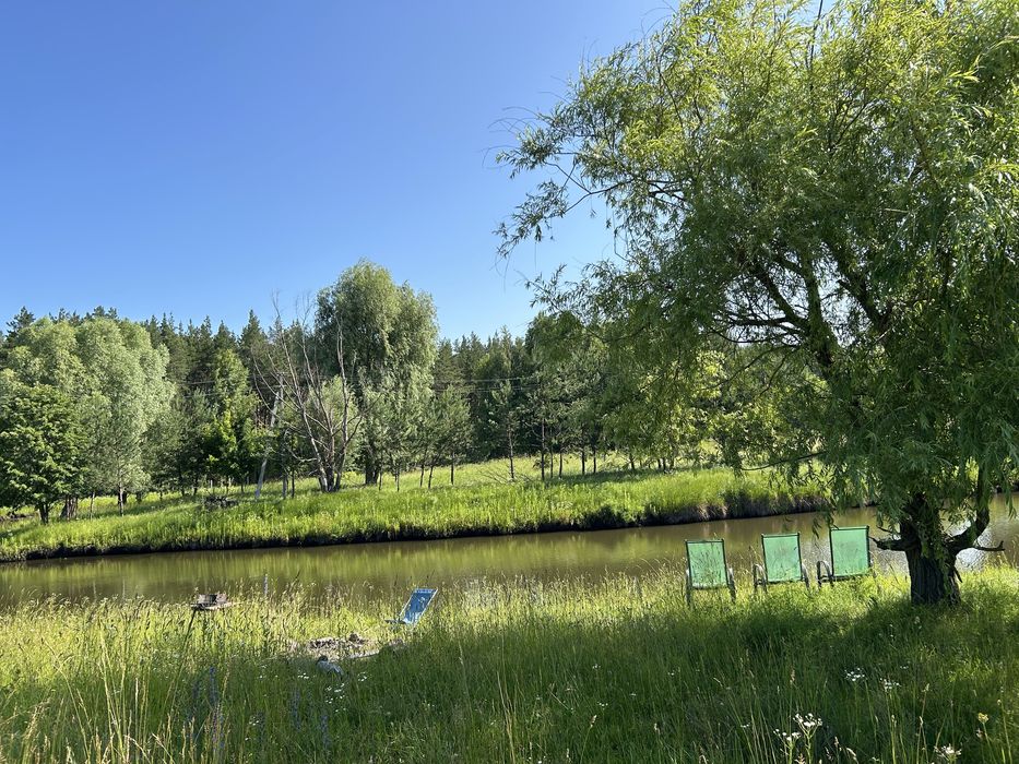 Будинок з озером