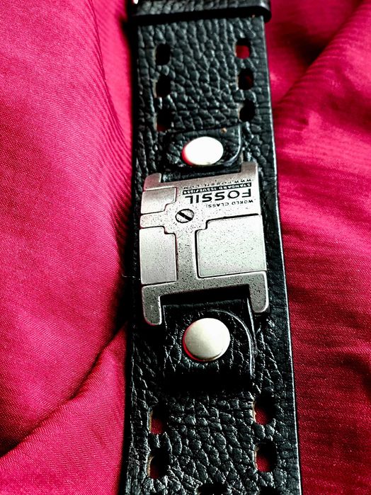 Продам кожаный браслет кожа металл от бренда Fossil