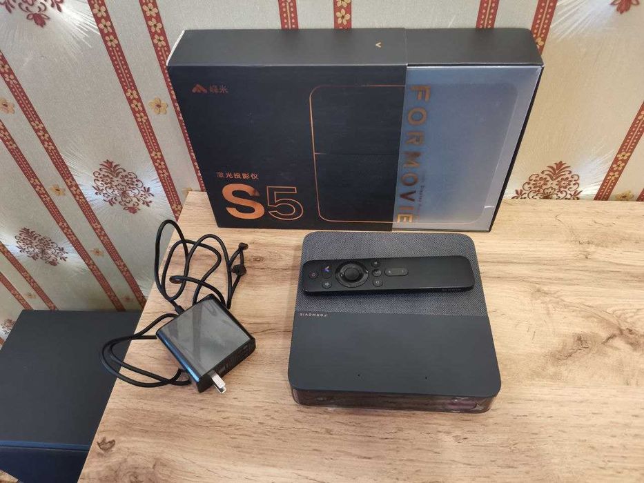 Продам проэктор formovie s5