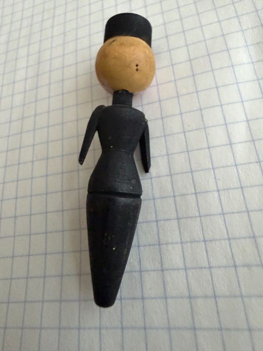 Stara drewniana figurka górnika / kominiarza