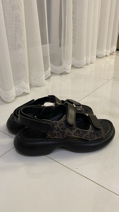 Жіночі босоніжки