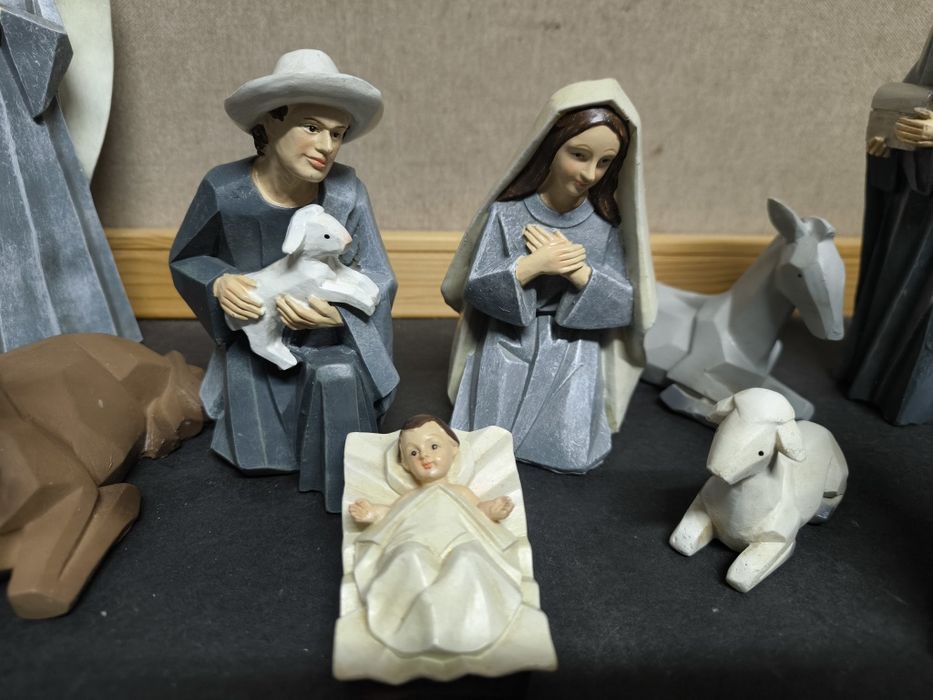 Presépio - Estilo Esculpido (Moderno/Rústico)
Vendo de figuras de pres