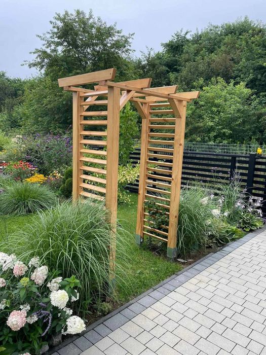 Pergola ogrodowa drewniana