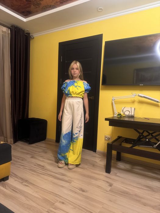 Українські вишиванки костюм