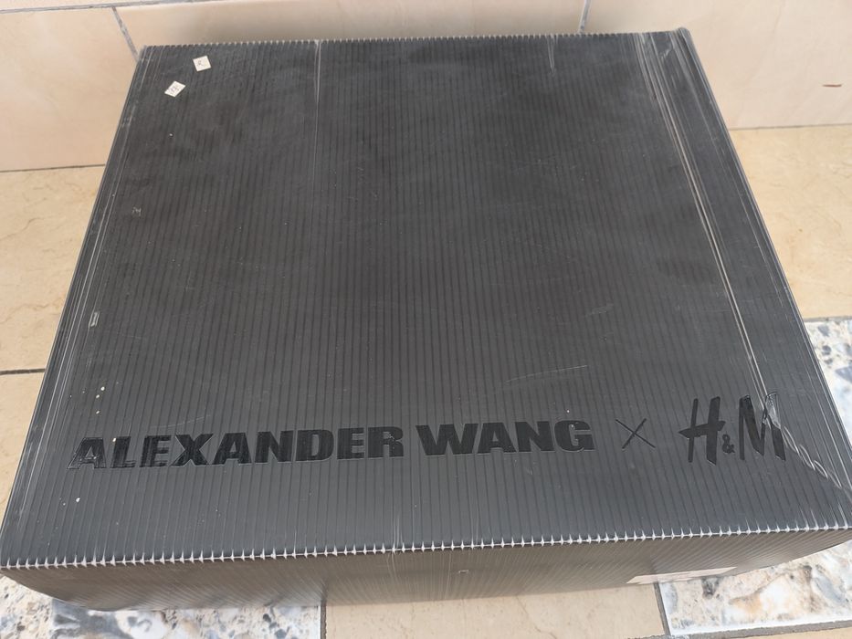 Чорні шкіряні ботильйони Alexander Wang та H&M.