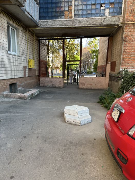 Терміново  2 кімнатна Центр
