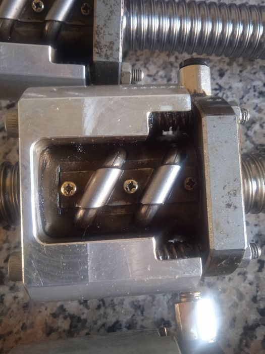 Vendo 4 fusos de esferas de alta precisão