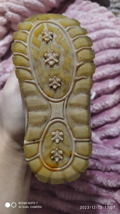 Зимове взуття для дівчинки