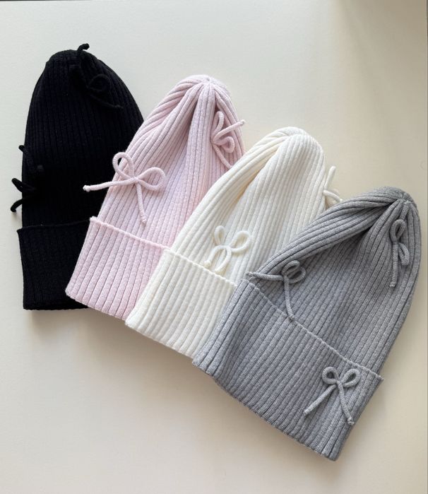 Весняна шапка на дівчинку