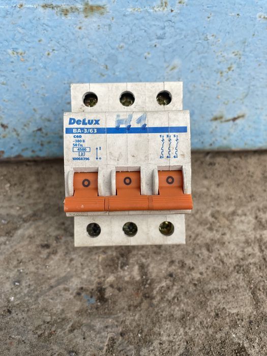 Автоматичний вимикач модульний