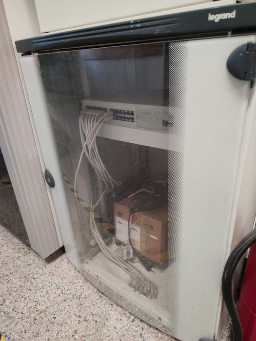 Rack de Rede Legrand 82x60x60 + Switch 3Com SuperStack II 24 Porta