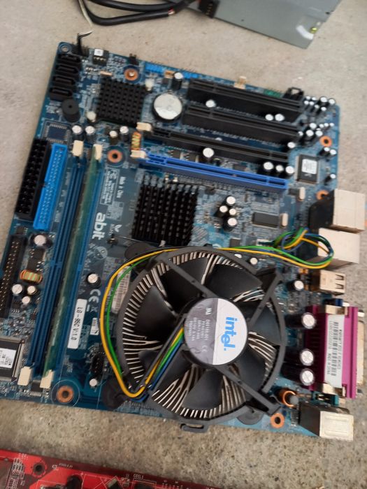 3 moderbord  de pc e duas fontes