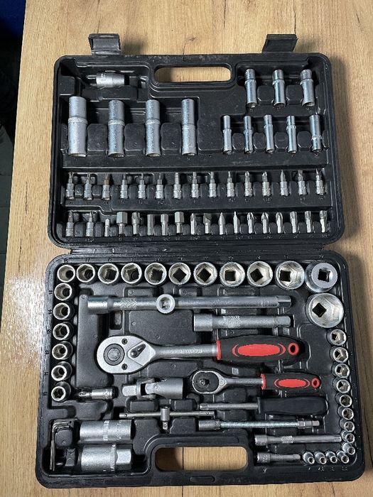 Слюсарні інструменти, набір інструментів, ключі, набір ключів