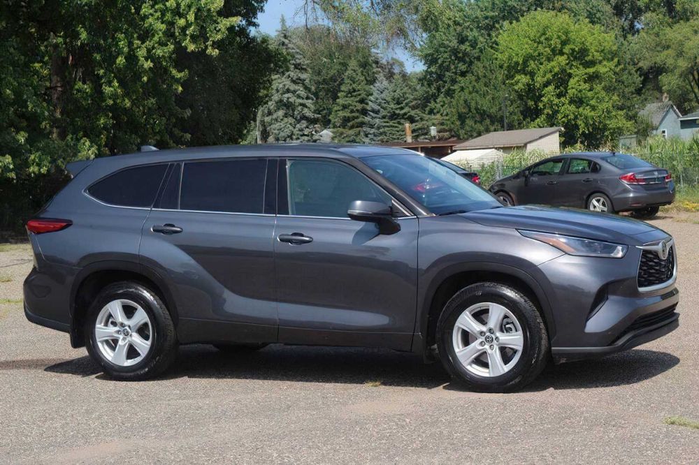 Toyota Highlander Limited      2021