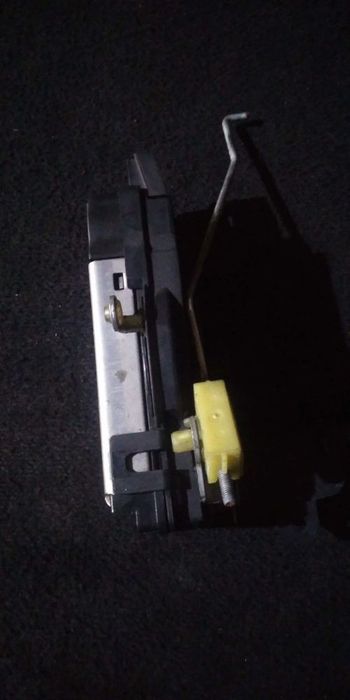 Fecho Da Porta Frente Dto Opel Astra H (A04)