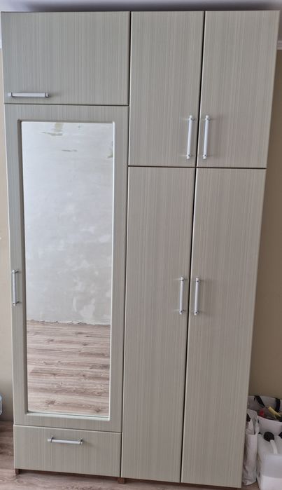 Шафа з дсп висотою 2.4 м, ширина 1.25 м