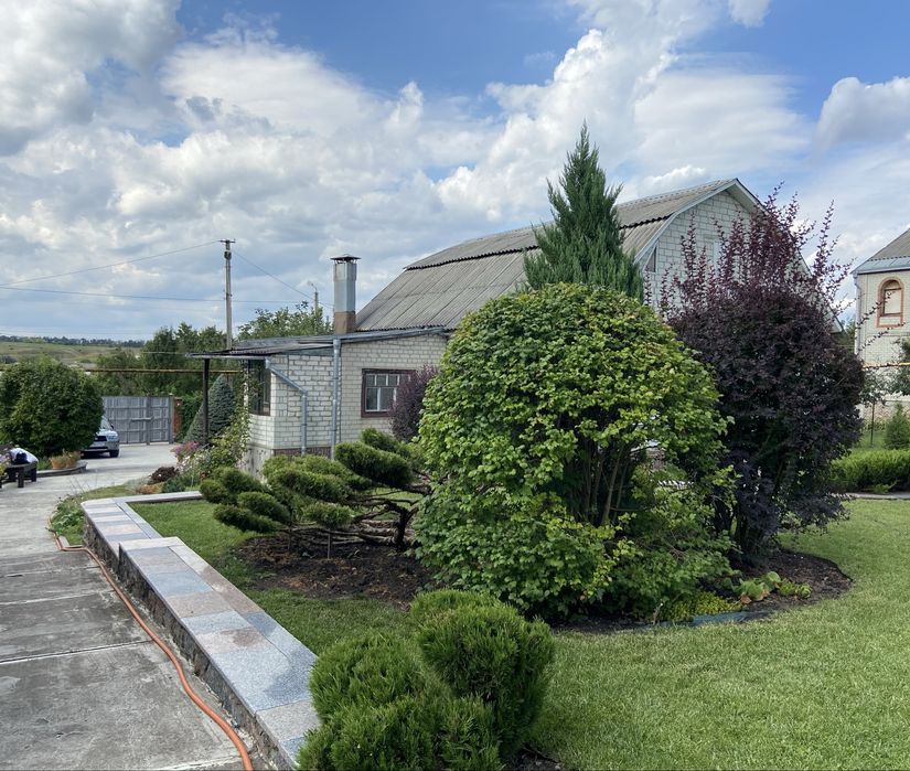 Дом с потенциалом с просторным и ухоженным участком