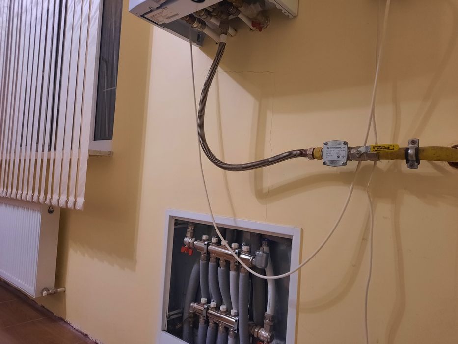 Продам два дома.