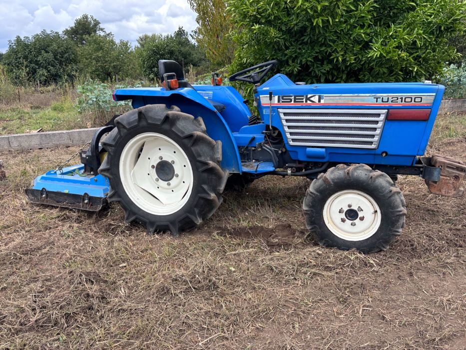 Trator iseki TU2100 4x4 com alfaias