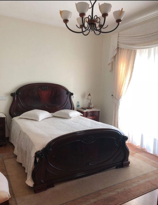 Quarto completo madeira maciça com roupeiro