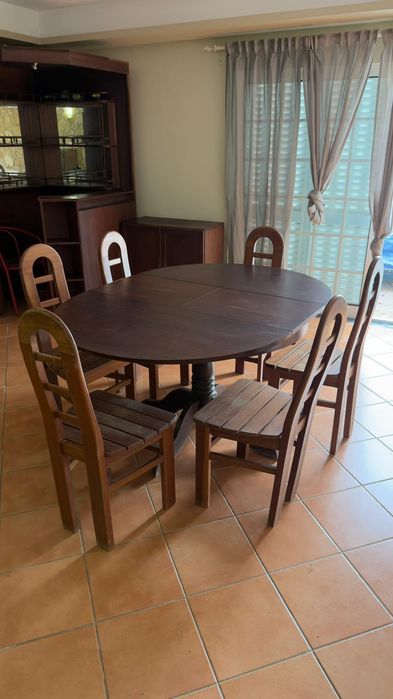 Conjunto mesa e cadeiras maciça