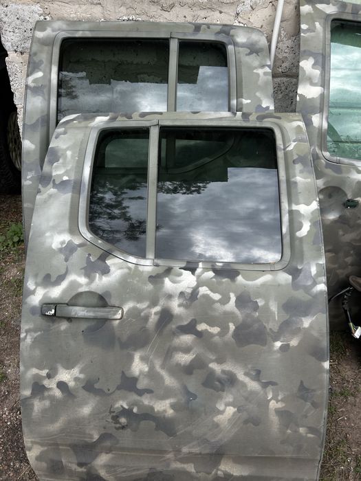 Двері передні та задні нісан навара д40 2006 рік Nissan navara d40